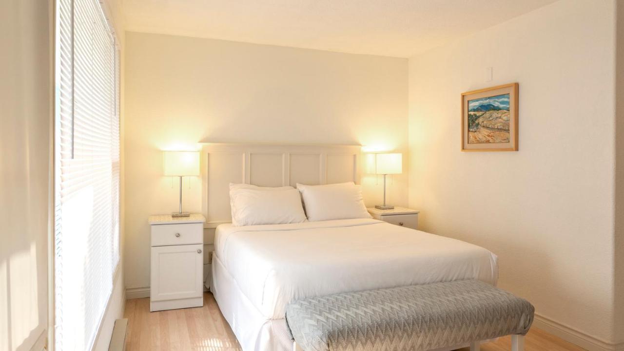 The Village Motel Naramata Exterior photo